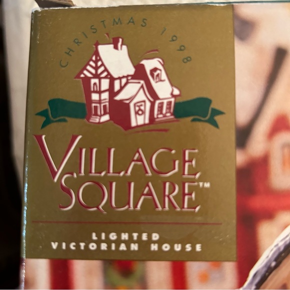 Village Square Lighted Victorian House - Picture 6 of 11